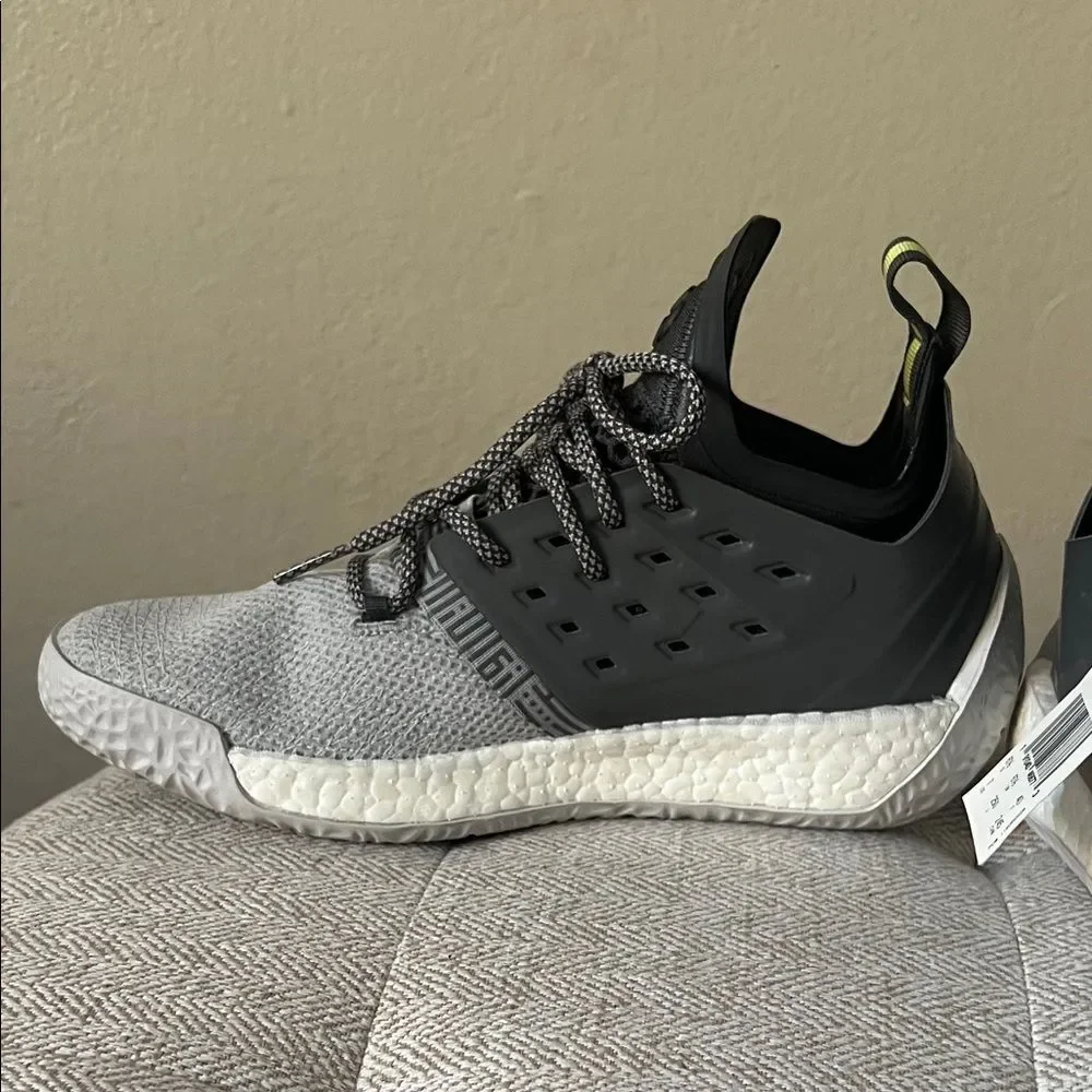 NWT adidas Harden Vol 2 in Concrete Gray and Black in Size 7